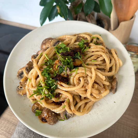 Cremige Udon Nudeln mit Champignons